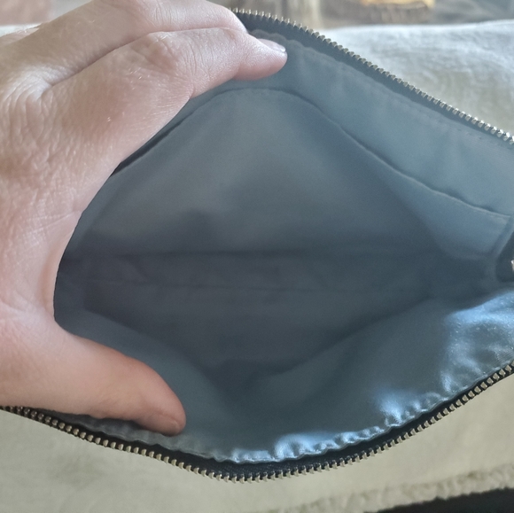 Large Makeup pouch and flat iPad or tablet holder - Picture 2 of 6